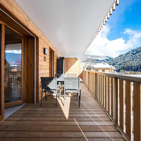 De Pierre C102 - Appt Avec Balcon Appartement